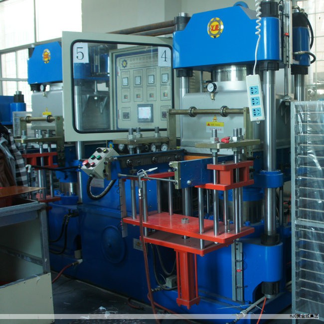 Grand S 以6.9毫米超薄机身与一体成型设计荣获德国 iF 设计大奖。这样一款时尚精致的机型,其内在结构同样值得关注。以下为对其内部做工的拆解式解析,帮助你了解这款机身最薄四核机型的真实内部构造。 Grand S 以6.9毫米超薄机身与一体成型设计荣获德国 iF 设计大奖。这样一款时尚精致的机型,其内在结构同样值得关注。以下为对其内部做工的拆解式解析,帮助你了解这款机身最薄四核机型的真实内部构造。