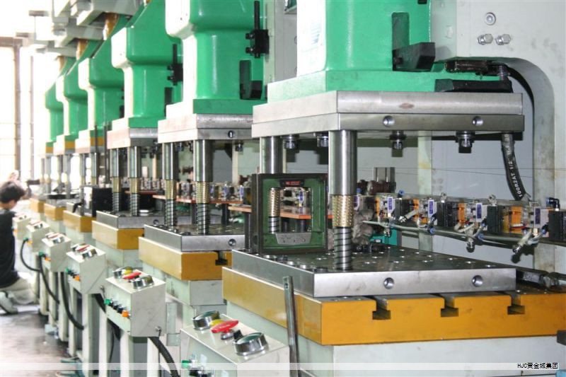 扩散板是以高分子材料经挤出工艺制成的板材,主要用于显示器中对光线进行定向扩散,材料性能直接影响显示效果与画质。 扩散板是以高分子材料经挤出工艺制成的板材,主要用于显示器中对光线进行定向扩散,材料性能直接影响显示效果与画质。