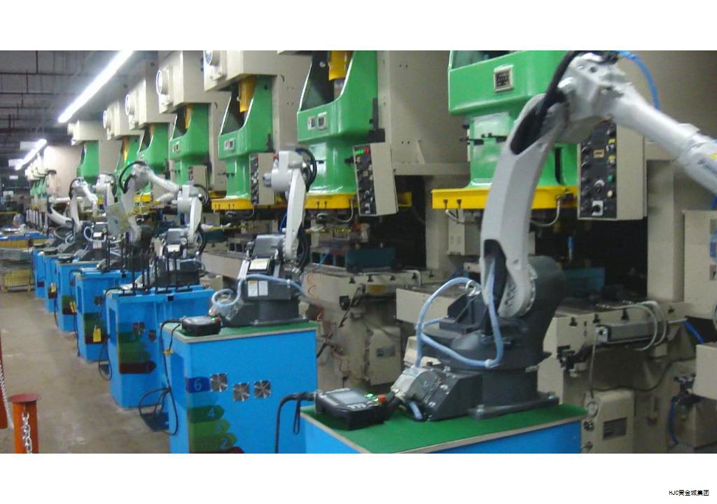 显示器是当前最重要的视觉输出设备之一，能够将电子信号转化为肉眼可见的图像，让用户直接获取画面信息。下面对显示器的基础概念、关键参数以及选购要点进行系统梳理。