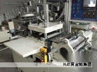 废旧冰箱中的聚氨酯泡沫回收具有重要的环境与经济价值，因为它占据了大量废弃塑料资源。回收过程中，需对泡沫与其他材料进行有效分离，并在安全条件下处理其中携带的制冷发泡剂。