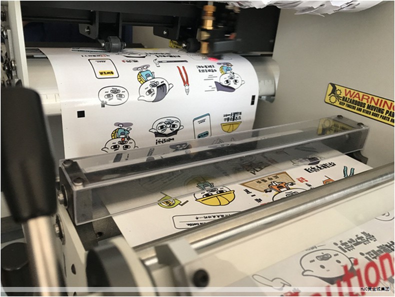 导热矽胶片是一种成熟稳定的导热材料,在通讯、电子、LED等领域的应用广泛且被看作主流选择之一。凭借较高的导热性能、良好的柔性与易于与其他散热件结合的特性,它成为厂家在热管理中的重要选择。 导热矽胶片是一种成熟稳定的导热材料,在通讯、电子、LED等领域的应用广泛且被看作主流选择之一。凭借较高的导热性能、良好的柔性与易于与其他散热件结合的特性,它成为厂家在热管理中的重要选择。