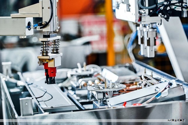 我们提供多款硅胶条展平辊，满足不同设备的除皱需求，三种型号供您选配：