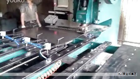 24英寸、1K分辨率的电竞显示器横评上线。本期覆盖20款在售机型,聚焦于同尺宽度下的画质、响应、背光控制、色彩表现以及功能性差异,为追求性价比和实战体验的玩家提供参考。刷新率是本次评测的重要维度之一,从60Hz到240Hz,理论上画面刷新越快越顺畅,但前提是显卡和软件生态要跟上。对FPS玩家来说,高刷新率带来的响应利好最为明显,移动射击、开镜等场景的视野跟手感都会得到提升;用于办公和观影时,过高的刷新率则可能带来额外功耗和热量。以下按照厂商、型号的顺序整理要点,帮助你快速筛选。 24英寸、1K分辨率的电竞显示器横评上线。本期覆盖20款在售机型,聚焦于同尺宽度下的画质、响应、背光控制、色彩表现以及功能性差异,为追求性价比和实战体验的玩家提供参考。刷新率是本次评测的重要维度之一,从60Hz到240Hz,理论上画面刷新越快越顺畅,但前提是显卡和软件生态要跟上。对FPS玩家来说,高刷新率带来的响应利好最为明显,移动射击、开镜等场景的视野跟手感都会得到提升;用于办公和观影时,过高的刷新率则可能带来额外功耗和热量。以下按照厂商、型号的顺序整理要点,帮助你快速筛选。