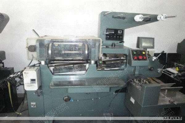 面对全球经济增速放缓与行业需求回落，公司以稳中求进为基线，推动绿色化发展、数字化改革及新巨化远航三大主线，统筹安全、稳定与发展，提升产业链协同与核心竞争力，推动高质量运营与持续成长。