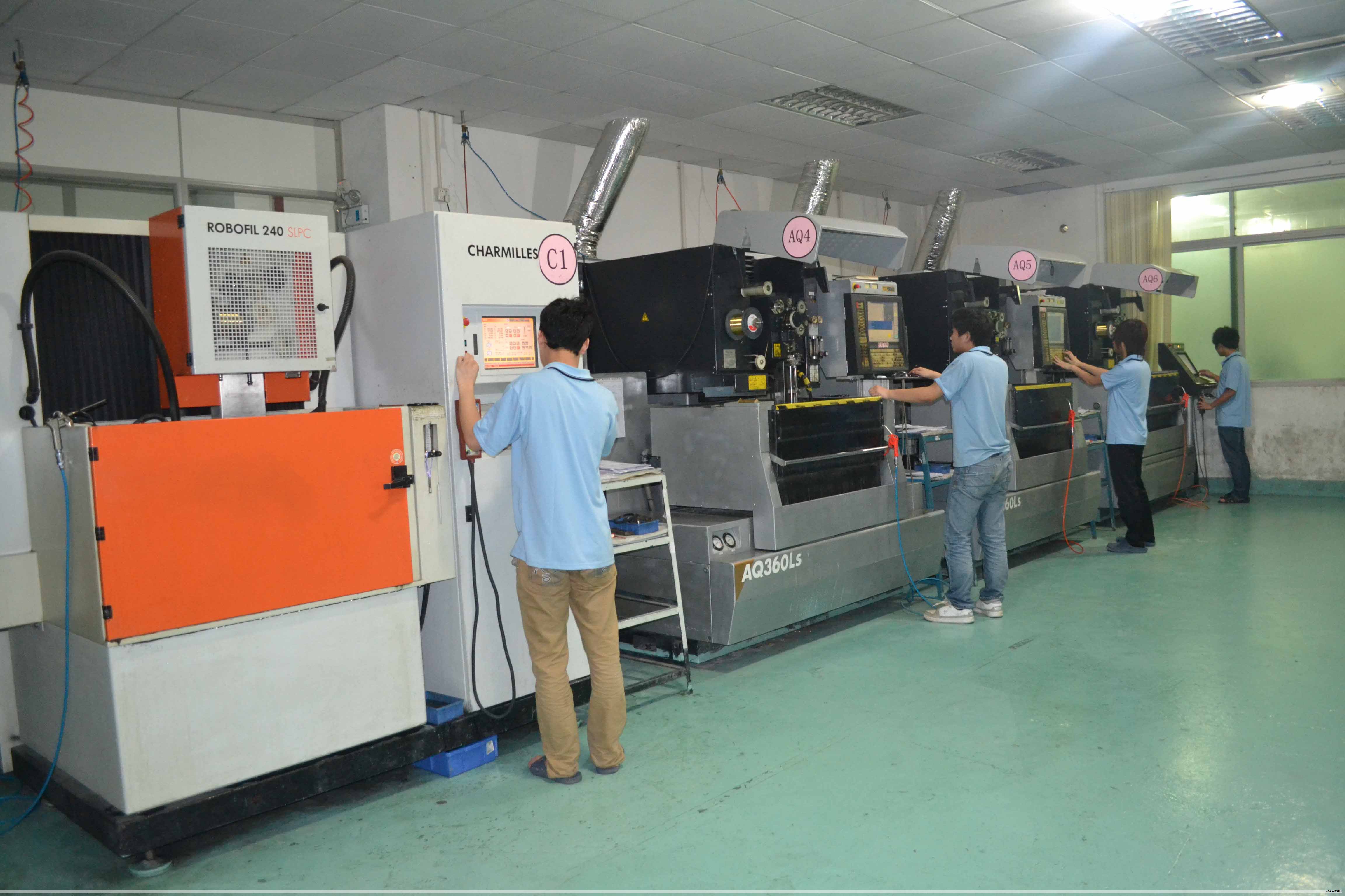 长期使用15.6英寸的INNOCN便携屏办公和娱乐让我逐渐意识到屏幕尺寸的不足,于是我迎来了人生中的第一台带鱼曲面显示器——泰坦军团 A30QR。它提供了多种规格,从直屏到曲面、从24到49英寸、从1080P到4K、从60Hz到360Hz,总能找到符合自己需求的版本,而我手里的这款是 A30QR。 长期使用15.6英寸的INNOCN便携屏办公和娱乐让我逐渐意识到屏幕尺寸的不足,于是我迎来了人生中的第一台带鱼曲面显示器——泰坦军团 A30QR。它提供了多种规格,从直屏到曲面、从24到49英寸、从1080P到4K、从60Hz到360Hz,总能找到符合自己需求的版本,而我手里的这款是 A30QR。