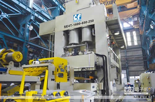 在汽车覆盖件制造中,大型冲压生产线的安装与调试直接决定产品质量与生产稳定性。本文围绕新建厂房引入大型冲压生产线的安装调试流程展开,聚焦提升设备安装质量、降低不良因素对覆盖件品质的影响。 在汽车覆盖件制造中,大型冲压生产线的安装与调试直接决定产品质量与生产稳定性。本文围绕新建厂房引入大型冲压生产线的安装调试流程展开,聚焦提升设备安装质量、降低不良因素对覆盖件品质的影响。