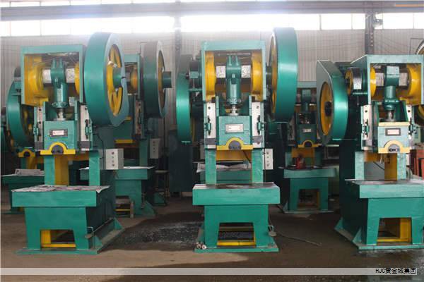 我司长期专业生产各类防水与排水材料，产品覆盖土工布、土工膜、防水毯、防水板、止水条、复合三维排水网、排水板、软式透水管、塑料盲沟、半圆管以及热熔垫片等，欢迎新老客户咨询订购。