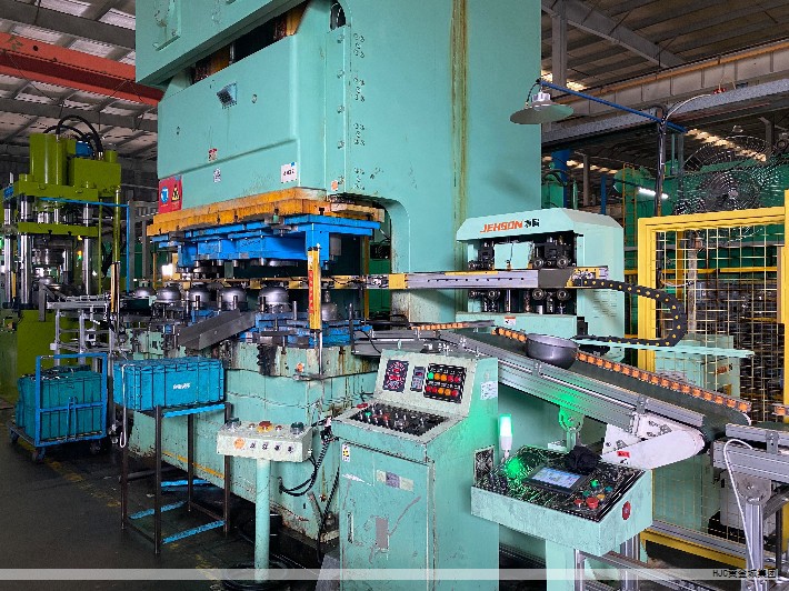 为规范特异性人免疫球蛋白的研发、生产与注册,明确技术评价标准,国家药监部门组织制定了本技术指导原则,旨在统一研究要点、提升产品安全性与可控性。该原则面向以特异性抗体血浆为原料制成的高滴度免疫球蛋白制剂,强调在国内外技术要求基础上结合国内实际情况开展药学研究与评价。申请人/持有人可在遵循药物研发规律的前提下,选择更合适的研究手段,并提供充分的科学依据以确保安全、有效、质量可控。 为规范特异性人免疫球蛋白的研发、生产与注册,明确技术评价标准,国家药监部门组织制定了本技术指导原则,旨在统一研究要点、提升产品安全性与可控性。该原则面向以特异性抗体血浆为原料制成的高滴度免疫球蛋白制剂,强调在国内外技术要求基础上结合国内实际情况开展药学研究与评价。申请人/持有人可在遵循药物研发规律的前提下,选择更合适的研究手段,并提供充分的科学依据以确保安全、有效、质量可控。