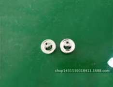 基片始终受到高能粒子的轰击