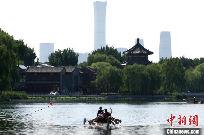 58支龙舟队齐聚什刹海，演绎城源都始河端的端午