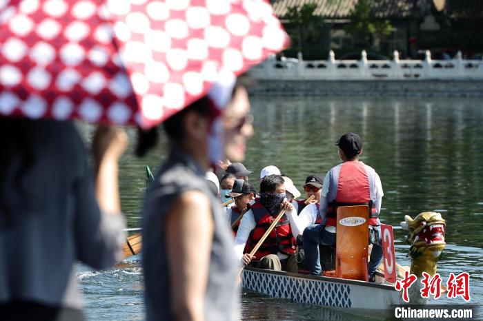 58支龙舟队齐聚什刹海，演绎城源都始河端的端午