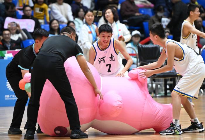 2025年体育热词破圈：苏超大湾鸡引领潮流