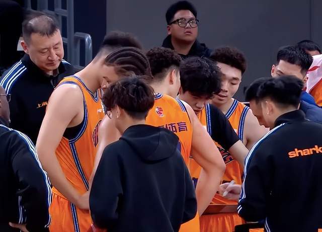 上海男篮大胜四川终结对手28连败创历史纪录