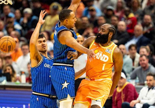 哈登26+7+12助攻率队大胜 骑士双核合砍68分破质疑