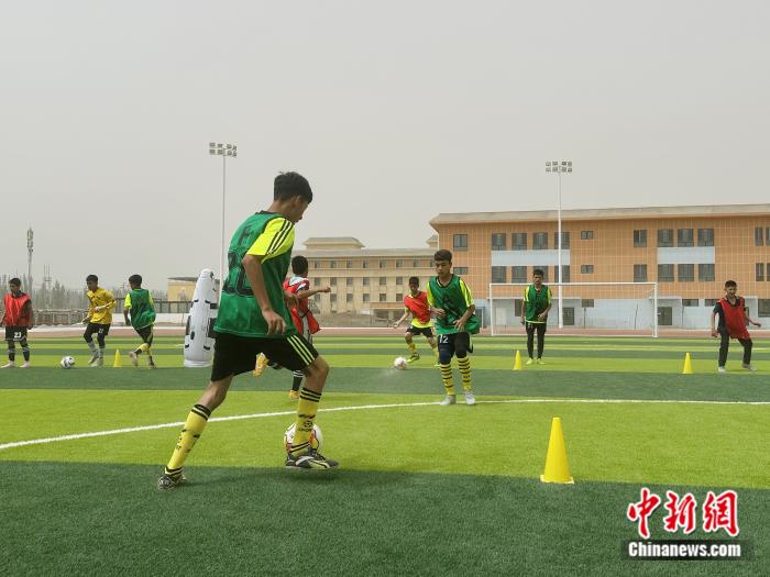 新疆青少年足球梦想点燃未来之路