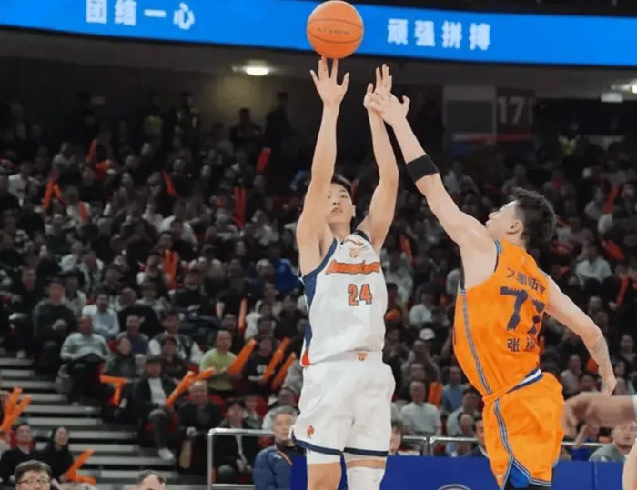 崔永熙25分钟砍17+4+2帽 北京力克广东难掩防守隐