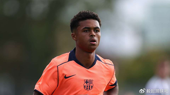 18岁小将肖恩·克鲁伊维特与巴萨续约至2028年