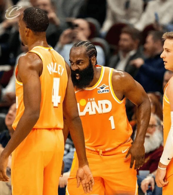 米切尔关键抛投定乾坤 骑士四连胜掀翻魔术