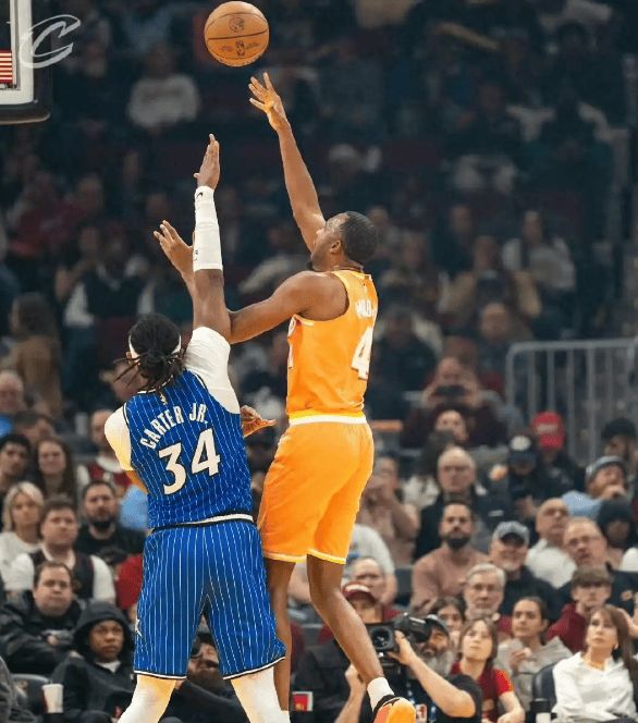 米切尔关键抛投定乾坤 骑士四连胜掀翻魔术