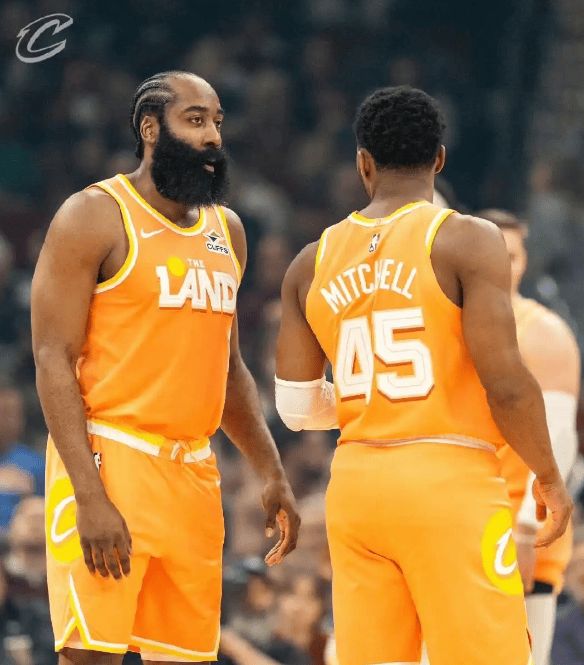 米切尔关键抛投定乾坤 骑士四连胜掀翻魔术