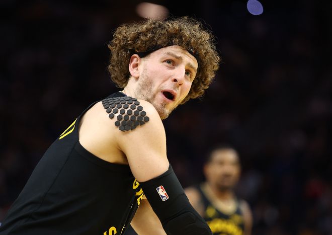 勇士惨败湖人 巴锡谢泼德成唯一亮点