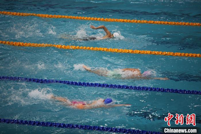 青岛崂山区举行的全国春季游泳锦标赛正式拉开
